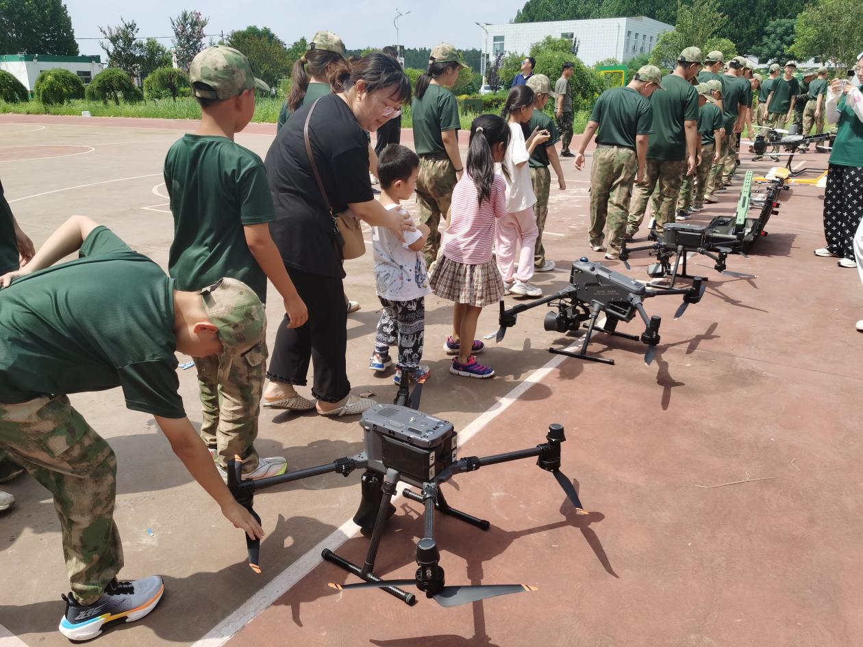 济北黄埔少年军校情系参战老兵开展行走的国防教育课