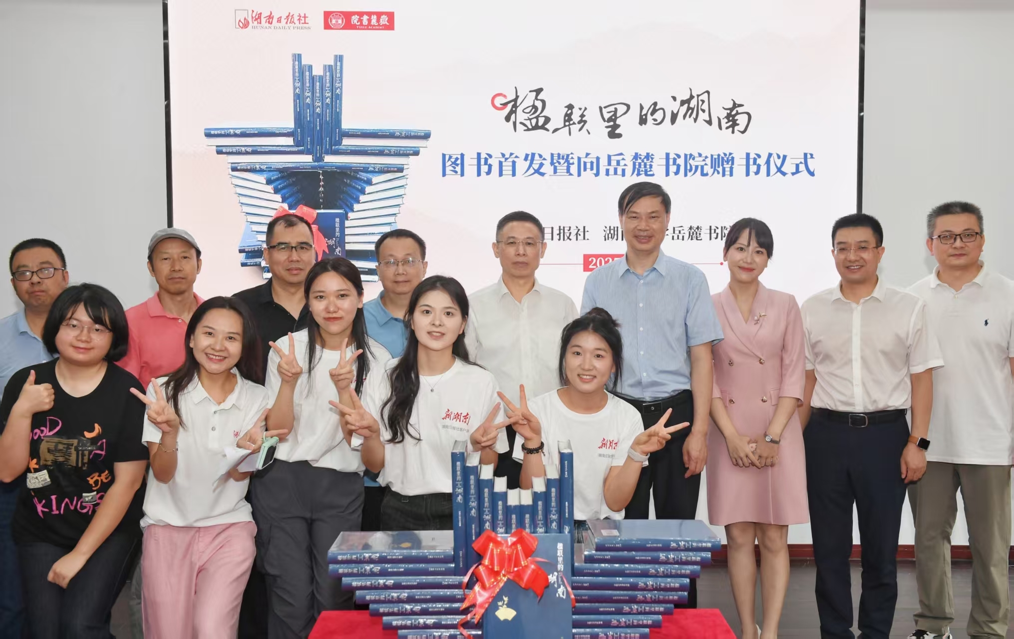 《楹联里的湖南》原创团队。湖南日报记者 徐行摄