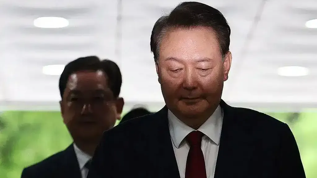 韩国气温飙升，尹锡悦支持者打爆拘留所电话：给他装空调