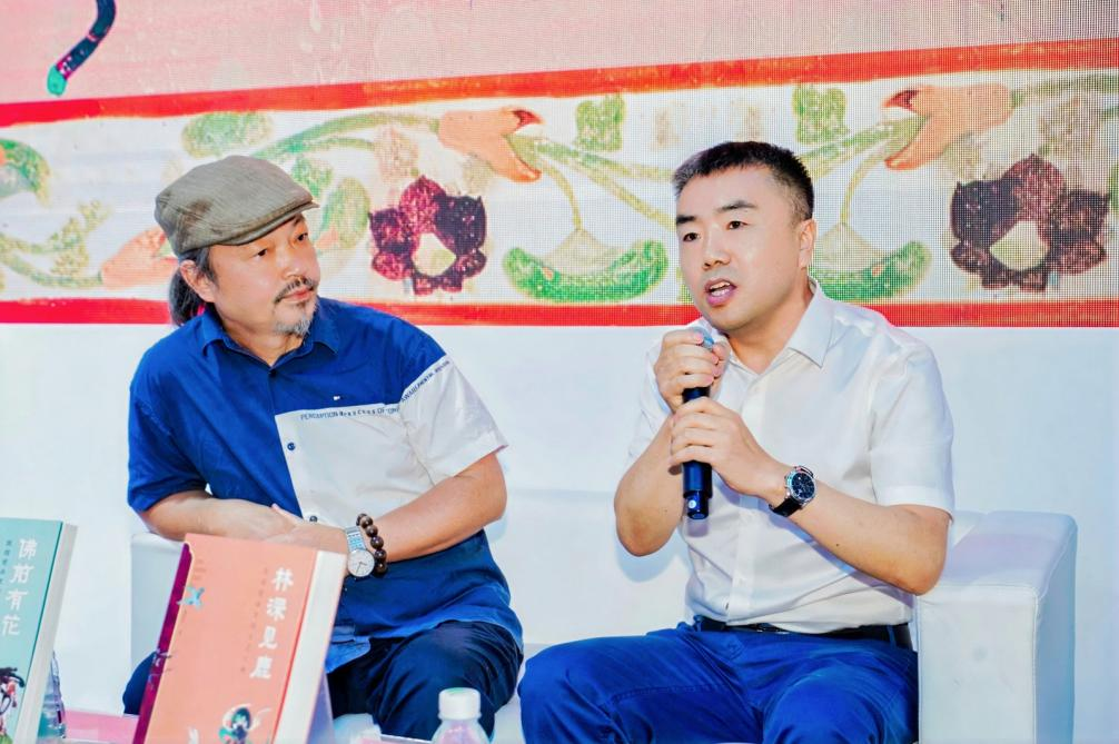 ▲邱正伦教授(左)和米德昉教授(右)做分享