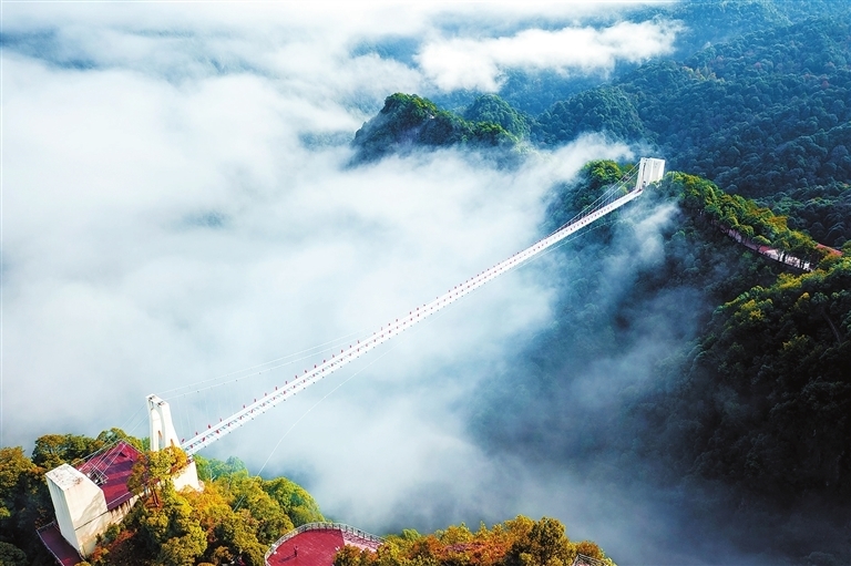 三百山玻璃天桥。