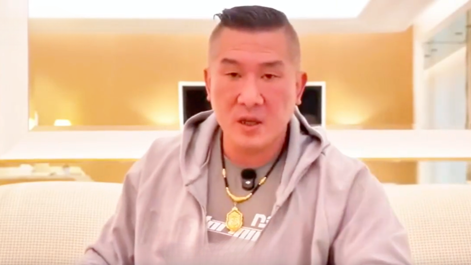 网红“馆长”喊话台湾自媒体人：百姓要经济，不是靠意识形态吃饭