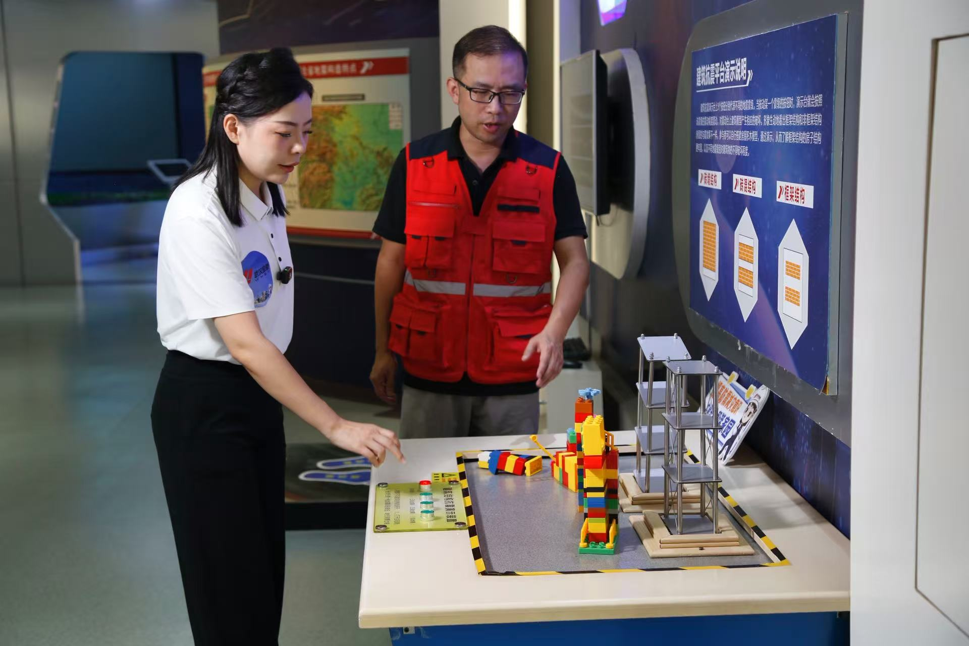 科学防震 平安同行!武汉市应急管理局 举办2025“应急安全演说家”科普直播活动