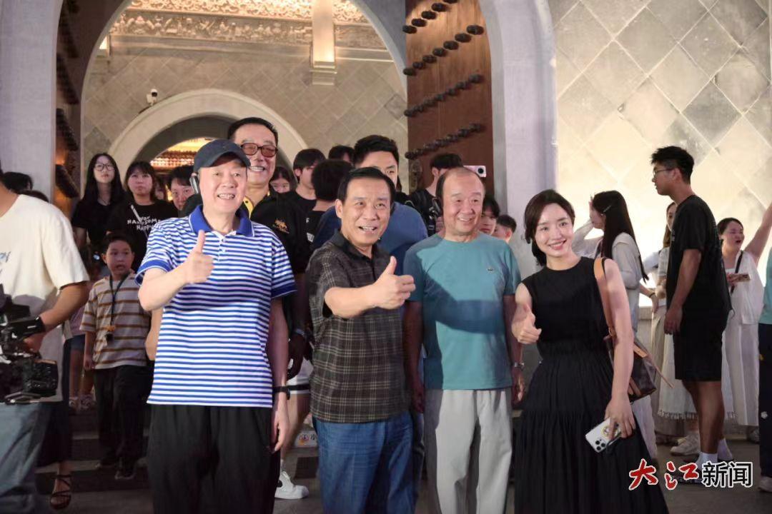 7月30日傍晚，康健民、韩志君、侯天来、颜丹晨等现身南昌万寿宫街区（图源：南昌西湖发布）