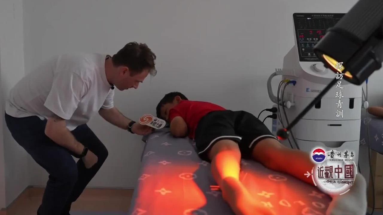 足球训练难免带来伤痛，少年们从不退缩，观察员：看到改变中国足球的希望