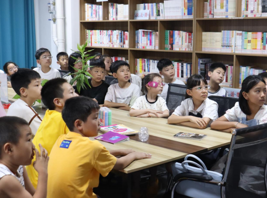 书香正浓时！睢宁农家书屋来了“同路人”…