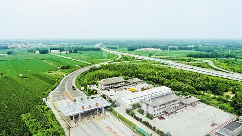 7月28日航拍的G95首都环线高速大厂东出口。王欣路摄