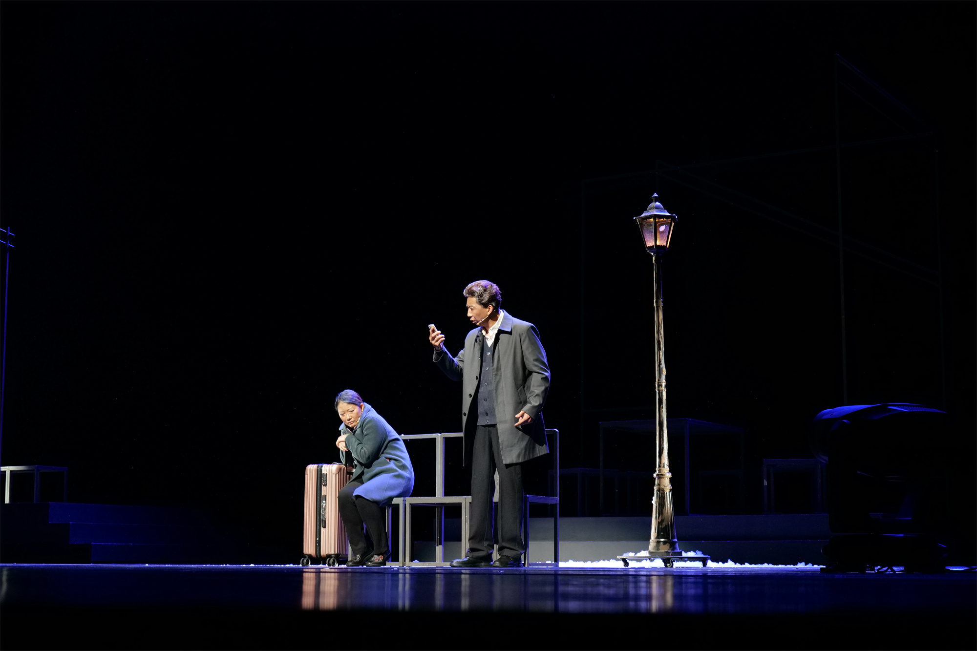 东莞原创话剧《倒不过的时差》全国巡演圆满收官