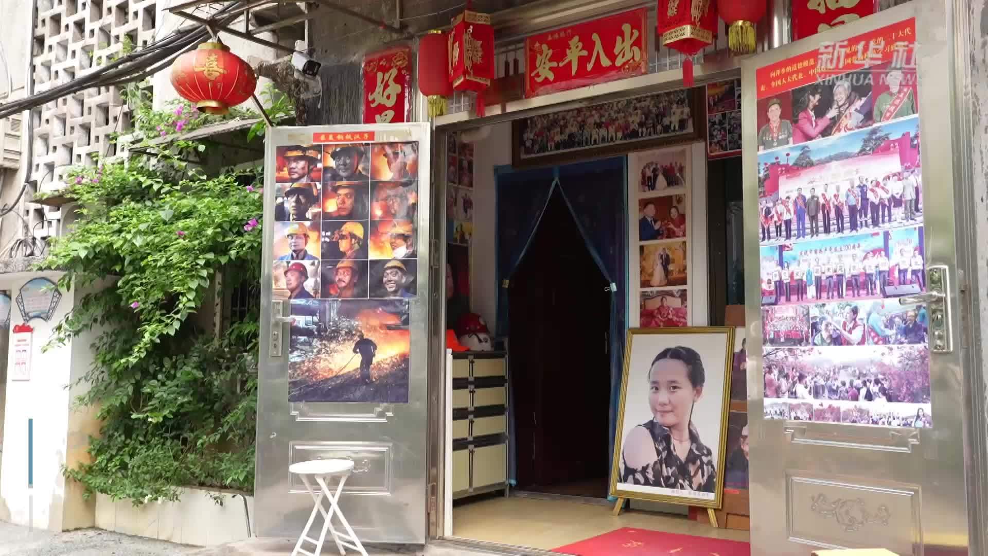 江西：八旬退伍党员为七百多名老人免费拍照