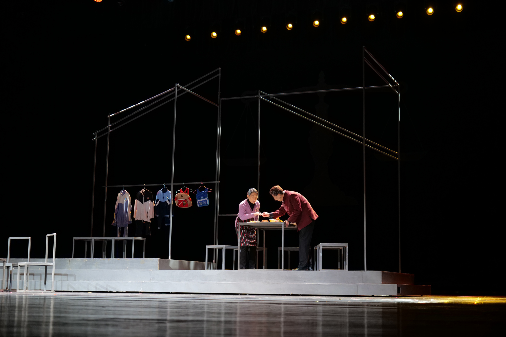 东莞原创话剧《倒不过的时差》全国巡演圆满收官