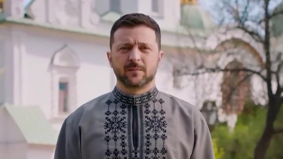 西方要颠覆乌克兰？扎卢日内登上杂志封面，欧盟对泽连斯基施压