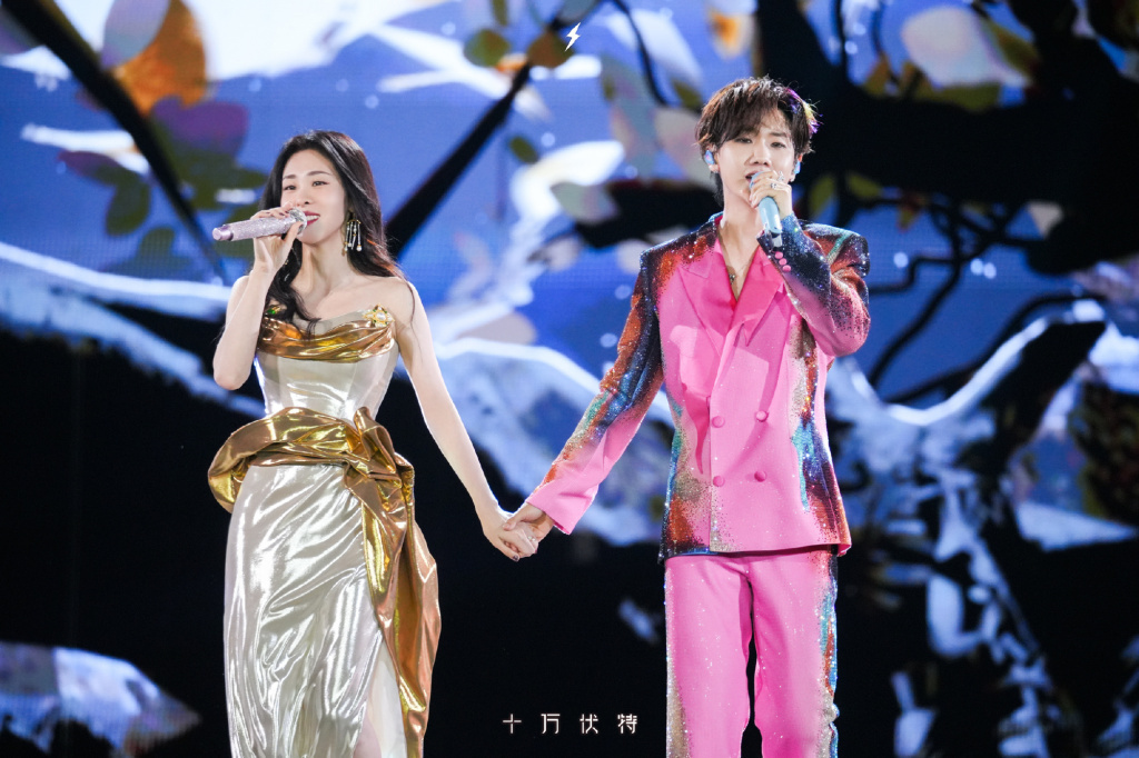 2024年，汪苏泷在演唱会邀请张碧晨担任嘉宾，两人合唱《年轮》。