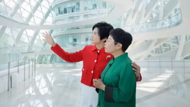 蒙曼：以前我的远方在诗里，现在我的诗在远方里