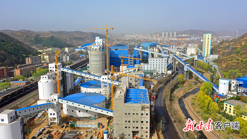 华煤集团千万吨集中选洗煤厂项目 新甘肃·甘肃日报记者 田蹊 摄