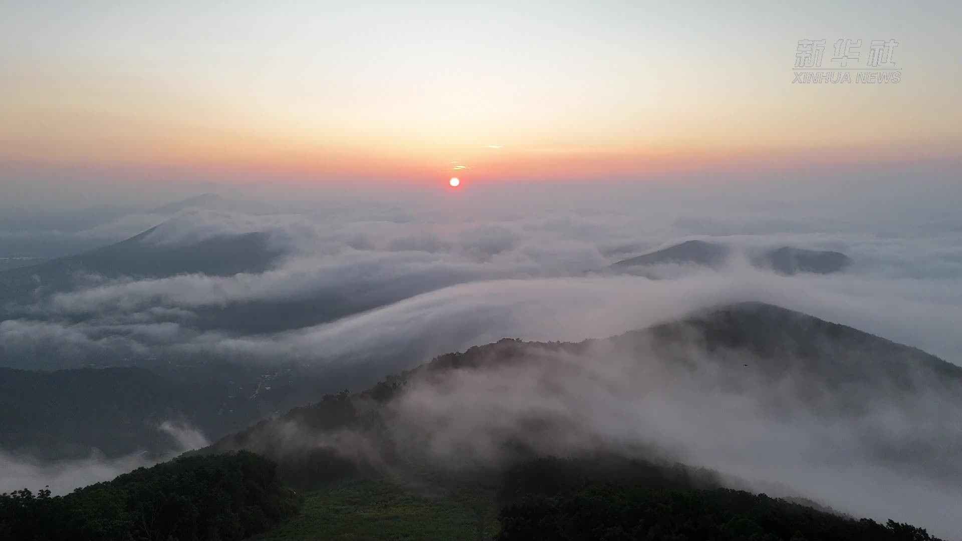 暑期经济一线观察｜一座山，盘活反季雪场“凉资源”
