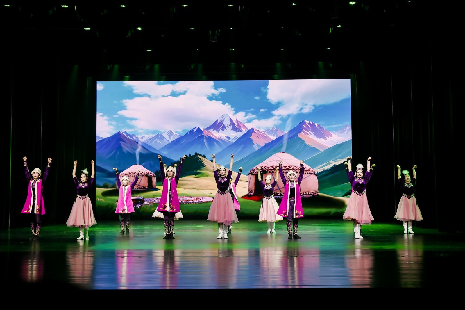 上合组织成员国艺术节专场演出 在青岛盛大举行