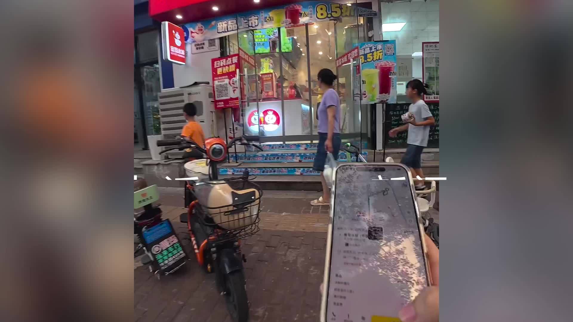 上海年轻人下班兼职送外卖称很解压：没有KPI压力，像玩“开放世界冒险游戏”