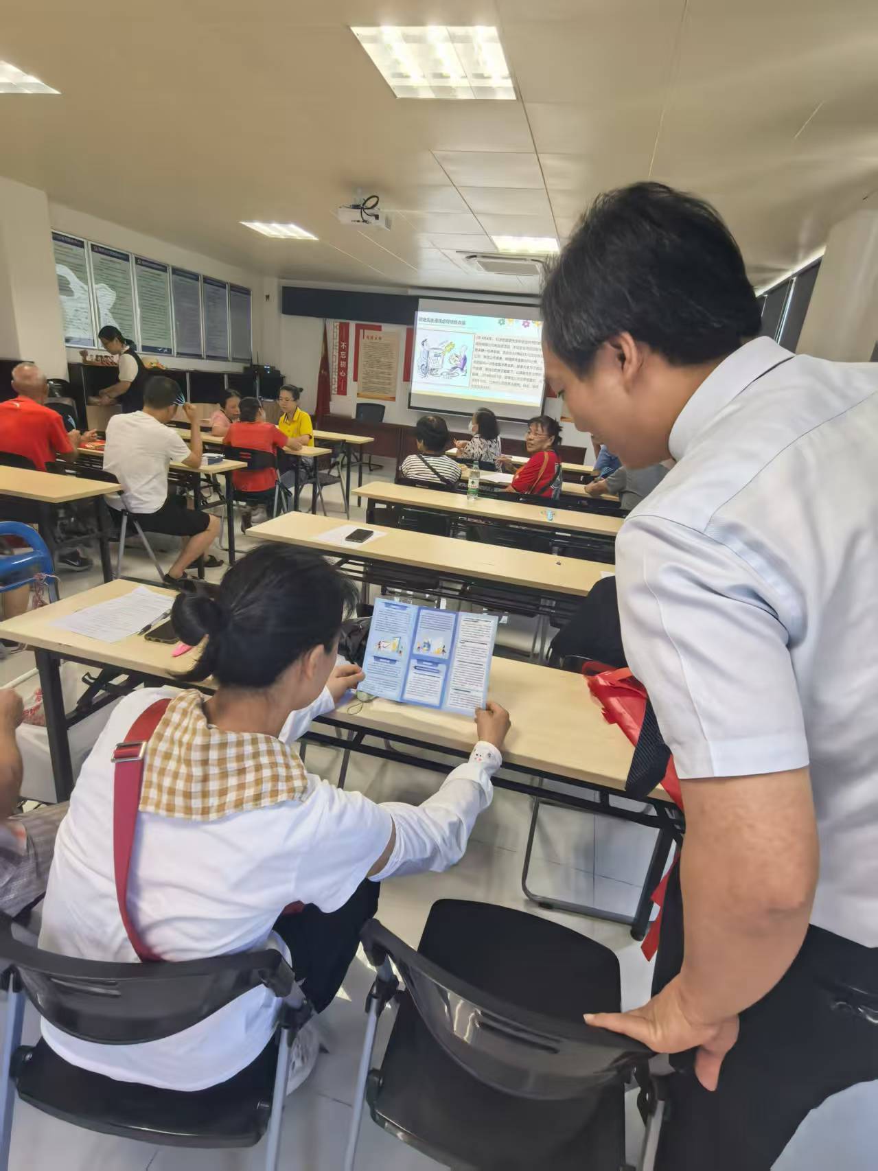 兴业银行佛山分行走进福贤社区开展金融教育宣传活动