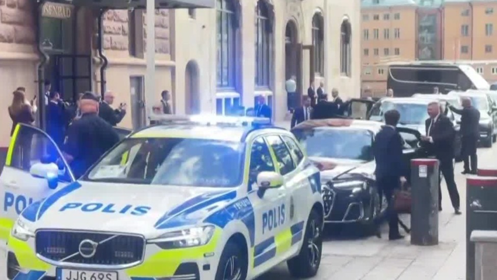 现场：中美代表团相隔十分钟抵达会场