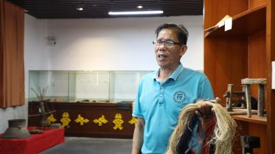 海南热带海洋学院黎族非遗“薪”传实践团探寻黎锦“活化石”的传承新路