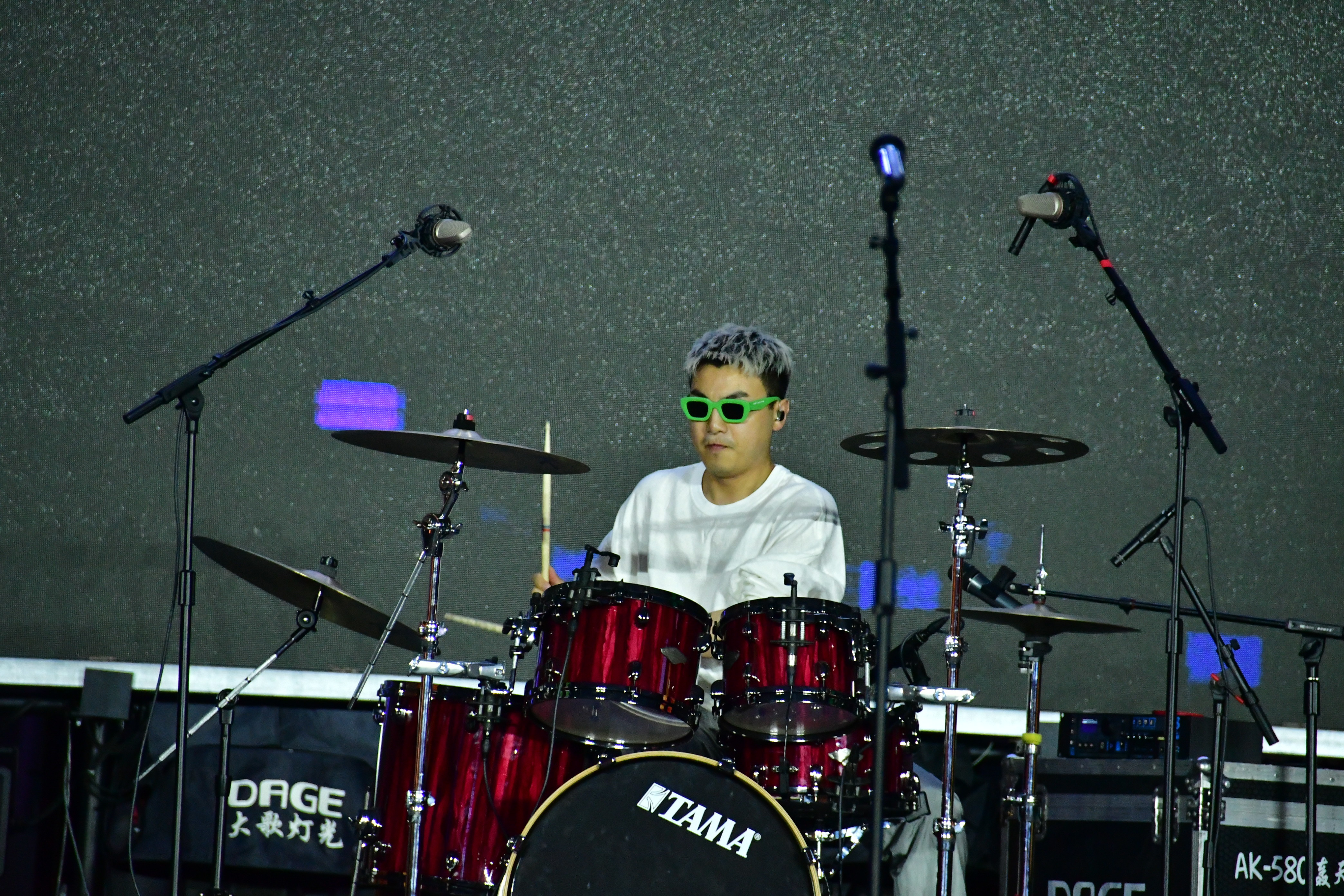 唱响小兴安岭腹地 干杯伊春绿海 ——第二届伊春桦树汁啤酒电音嘉年华盛大启幕 额尔古纳乐队燃爆开幕式