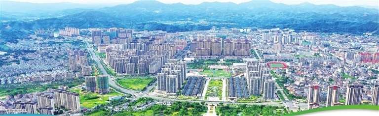 美丽的安远县城。