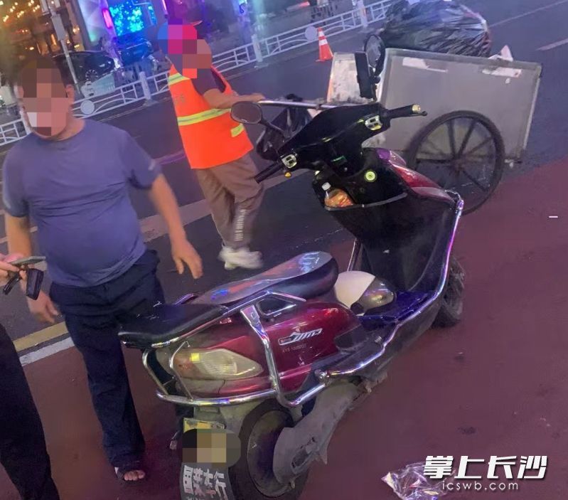 查处现场 来源:天心交警