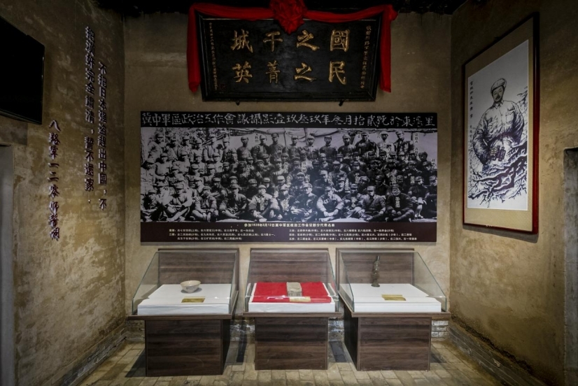 八路军120师指挥部旧址展示的部分展品。吕国良 摄