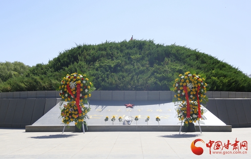 澳门青少年打卡莫高窟　把敦煌讲给世界听