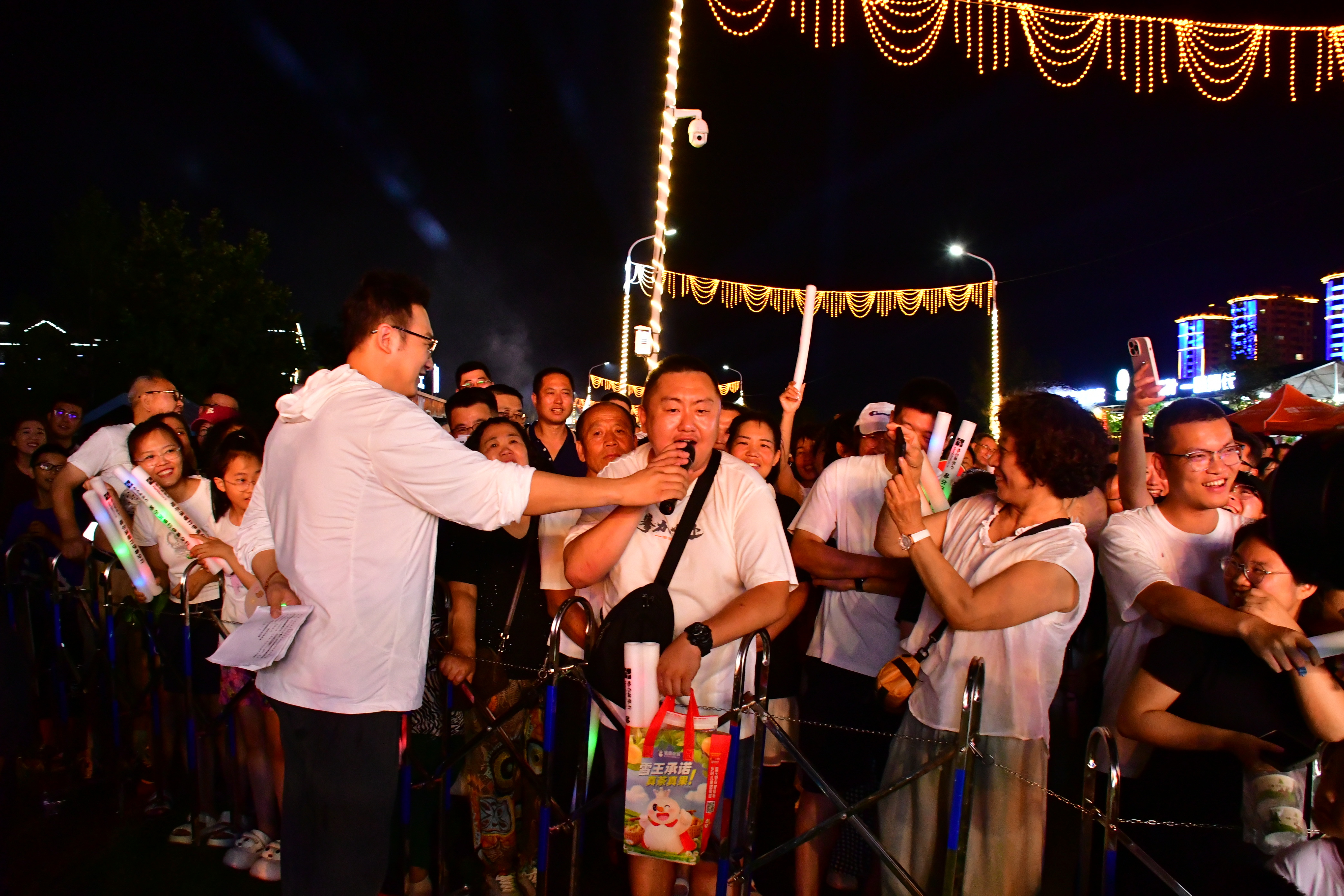 唱响小兴安岭腹地 干杯伊春绿海 ——第二届伊春桦树汁啤酒电音嘉年华盛大启幕 额尔古纳乐队燃爆开幕式