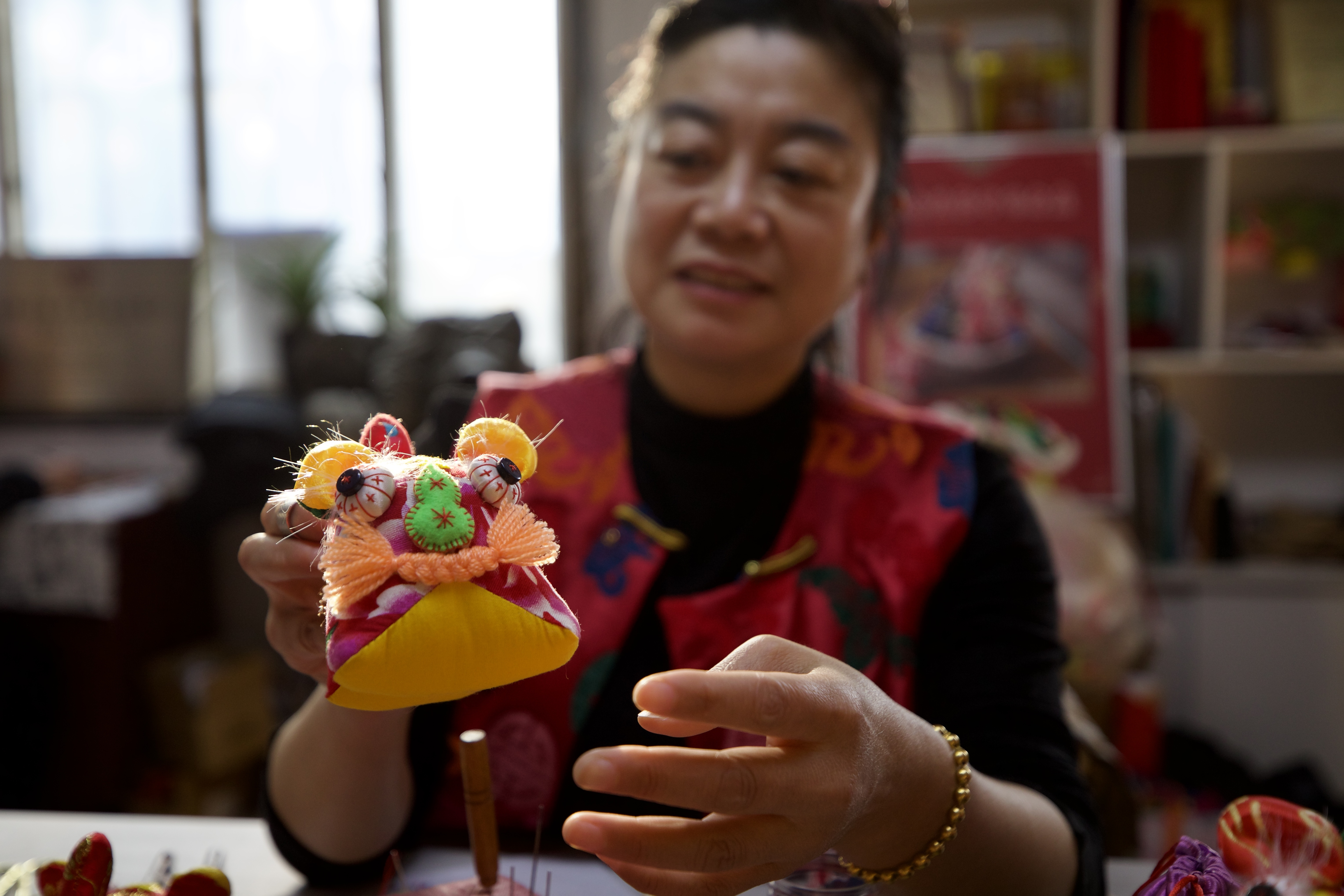 青岛乡里乡亲｜孙文娟：指尖绣虎魂 匠心织新景