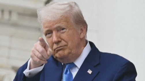 特朗普不公开“萝莉岛”名单引发公众猜忌，共和党议员倒戈，MAGA内部分裂