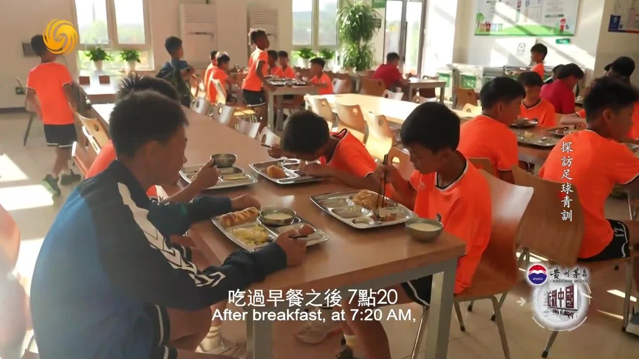 一边是学业，一边是球场，孙继海的青训中心如何解决学训矛盾？