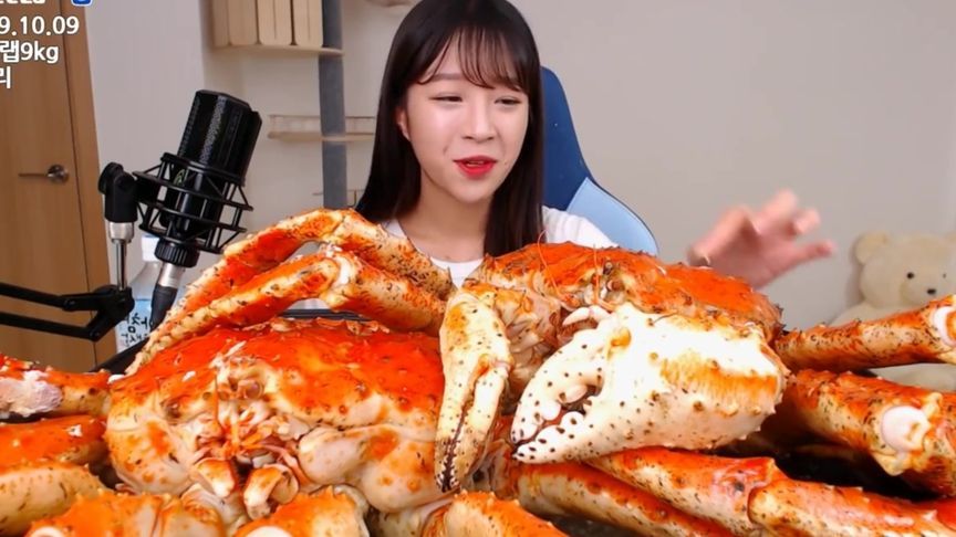 大胃王海鲜吃播 9.2kg两只巨型帝王蟹 胃口也太好了吧