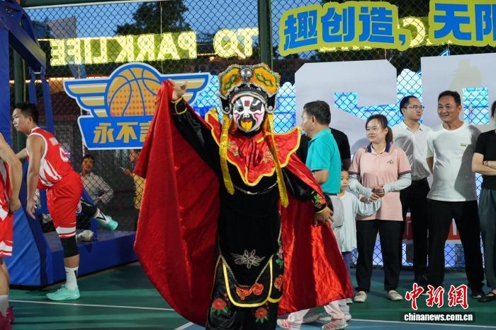 图为江西庐山云端篮球嘉年华活动现场的节目表演。韩俊烜 摄