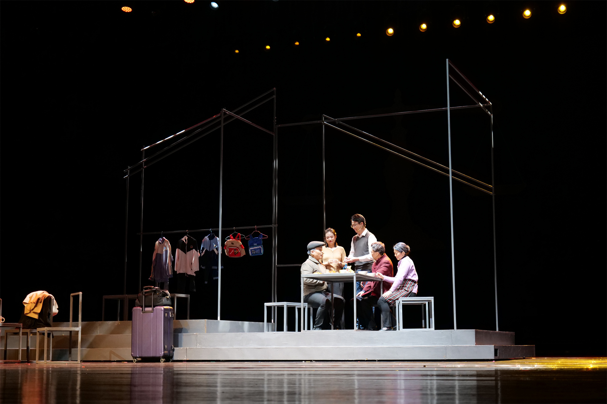 东莞原创话剧《倒不过的时差》全国巡演圆满收官