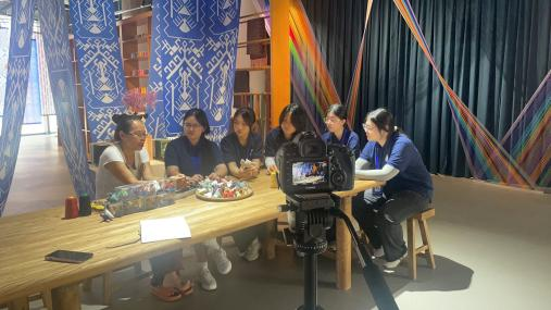 海南热带海洋学院黎族非遗“薪”传实践团探寻黎锦“活化石”的传承新路