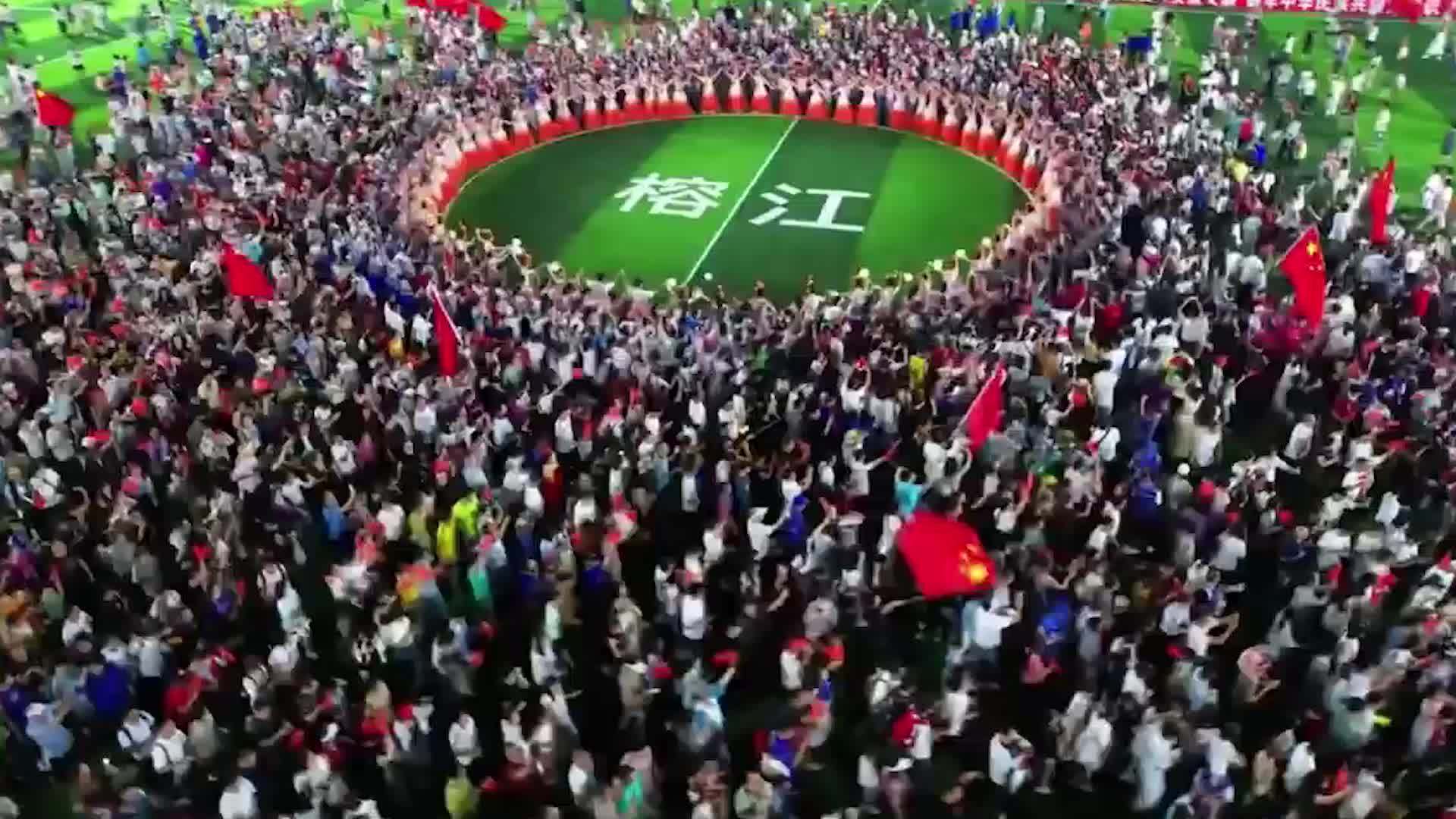 榕江“村超”重启：看台一座难求，足坛巨星巴乔空降现场