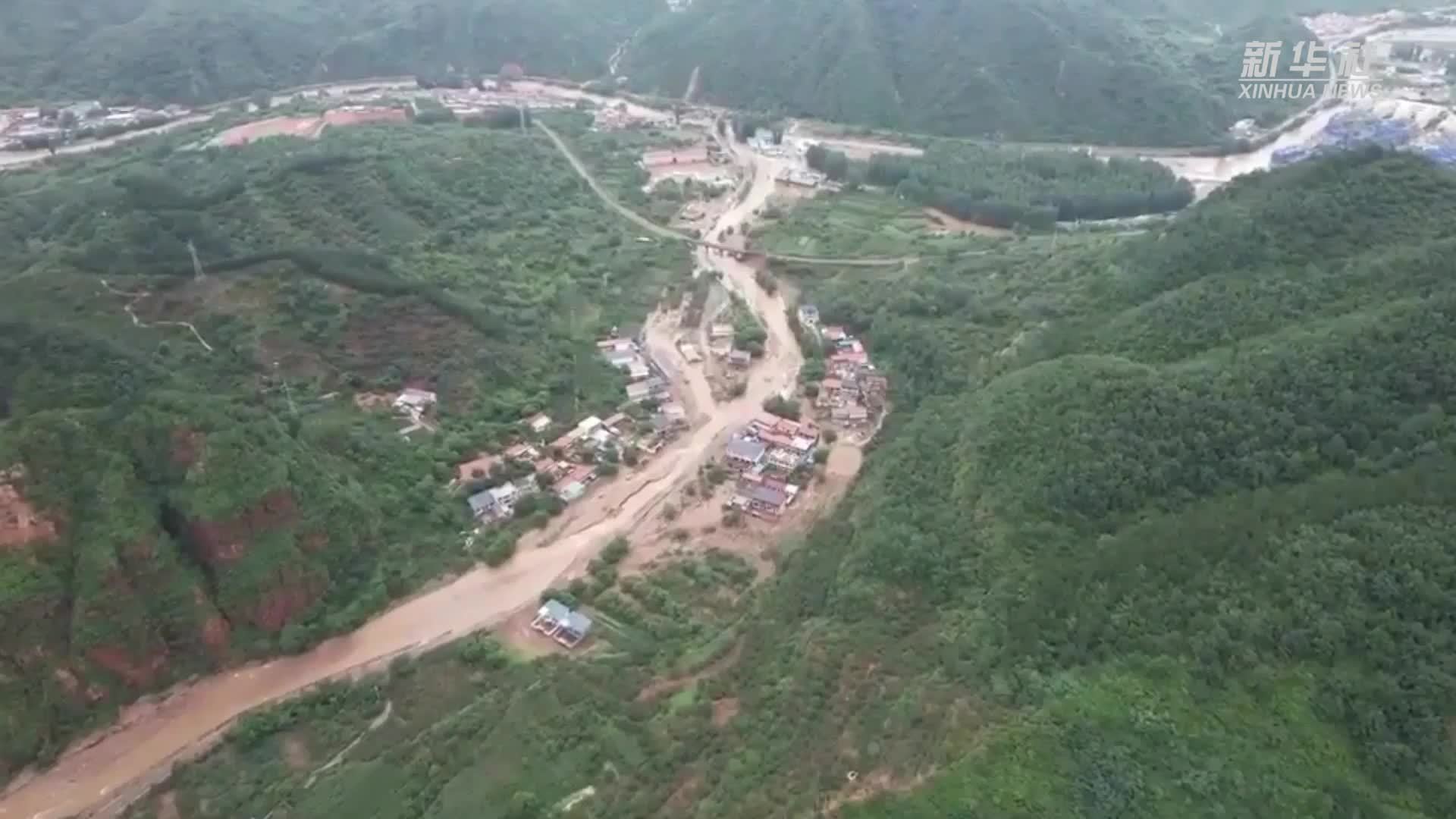 河北兴隆：暴雨引发山洪 相关部门紧急抢险救援