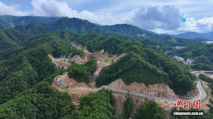 图为济源产城融合示范区南山产业旅游路。河南省交通运输厅供图