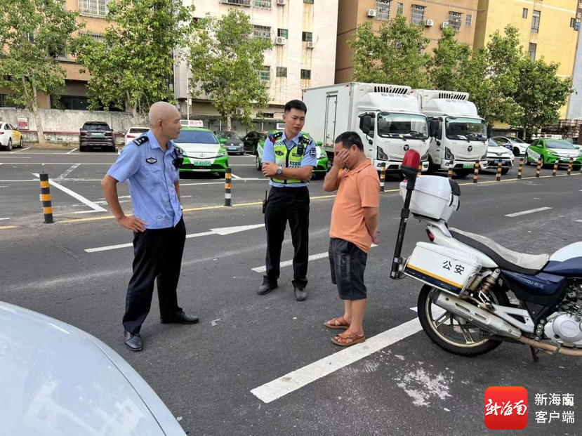 交警现场批评教育当事网约车司机。交警供图