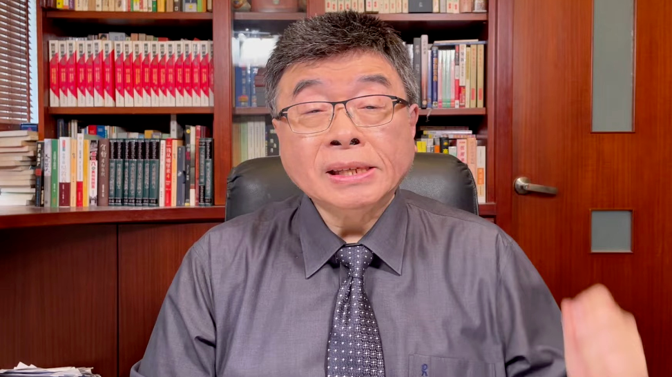 王世坚送卫生纸要柯建铭自己“擦屁股”，邱毅：至少要送一大包