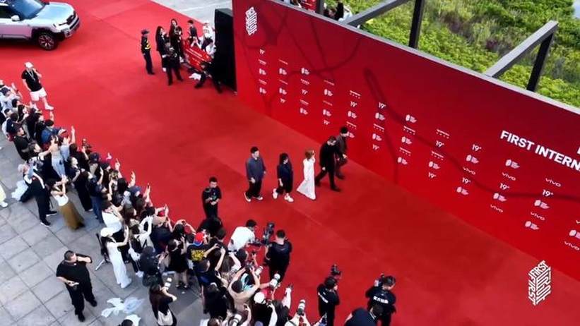 中国豪华MPV排面 还得看腾势D9