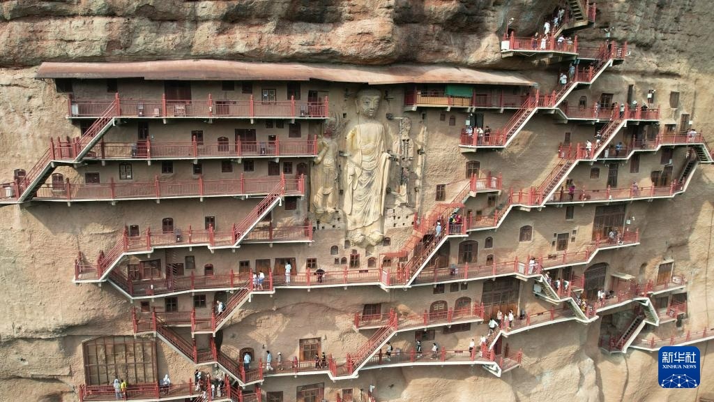 这是7月16日拍摄的麦积山石窟（无人机照片）新华社记者　陈斌　摄