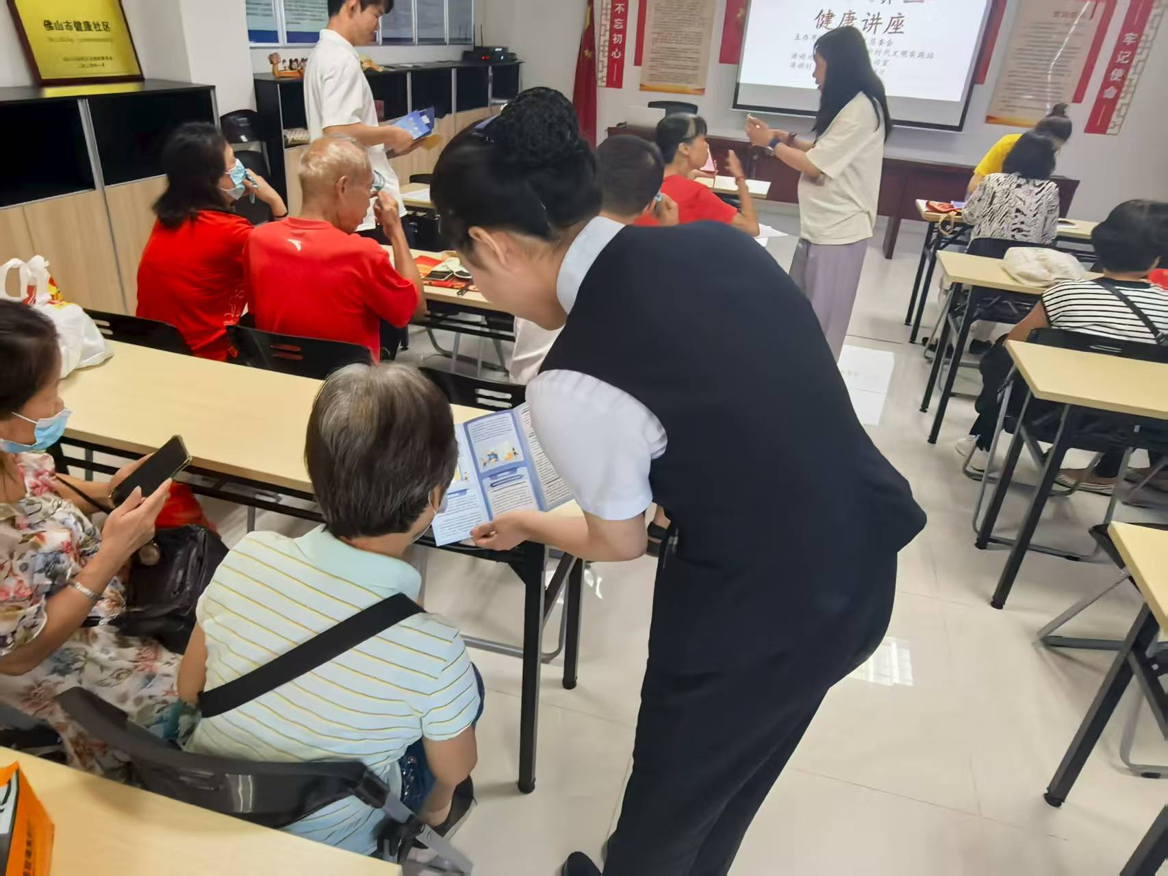 兴业银行佛山分行走进福贤社区开展金融教育宣传活动