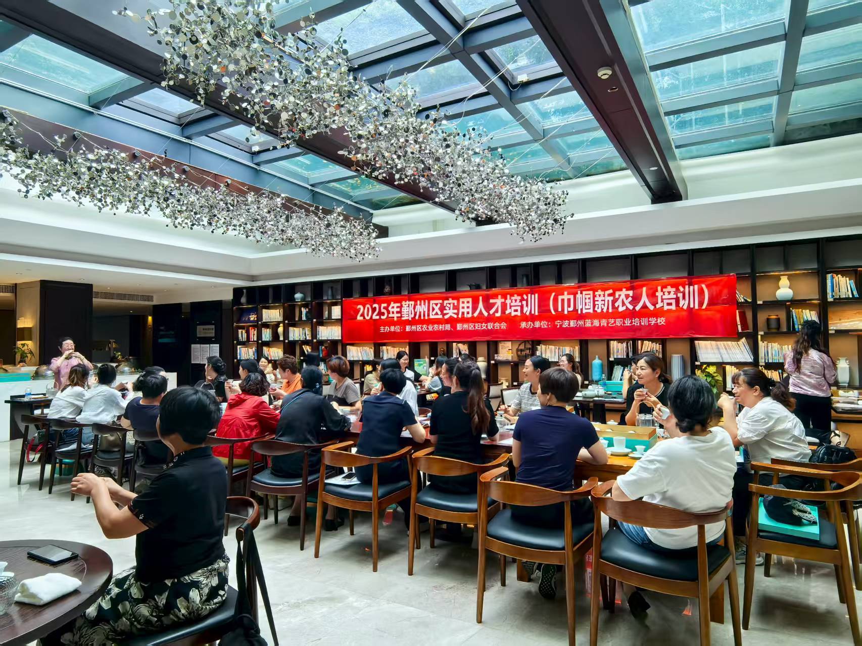 咸祥：激活创业创新“她力量” 谱写就业富闲“她时代”