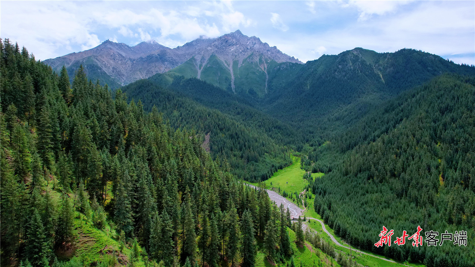 张掖境内的祁连山北麓景色如画　新甘肃&middot;甘肃日报记者　侯洪建