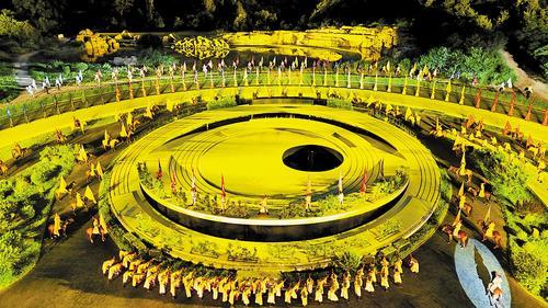 7月11日航拍的《鼎盛王朝·康熙大典》实景演出现场。