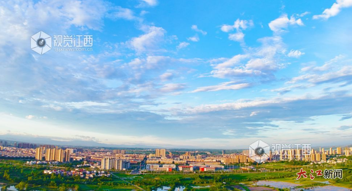 6月27日，江西泰和，蓝蓝的天空飘着朵朵白云 视觉江西 高科峰 摄