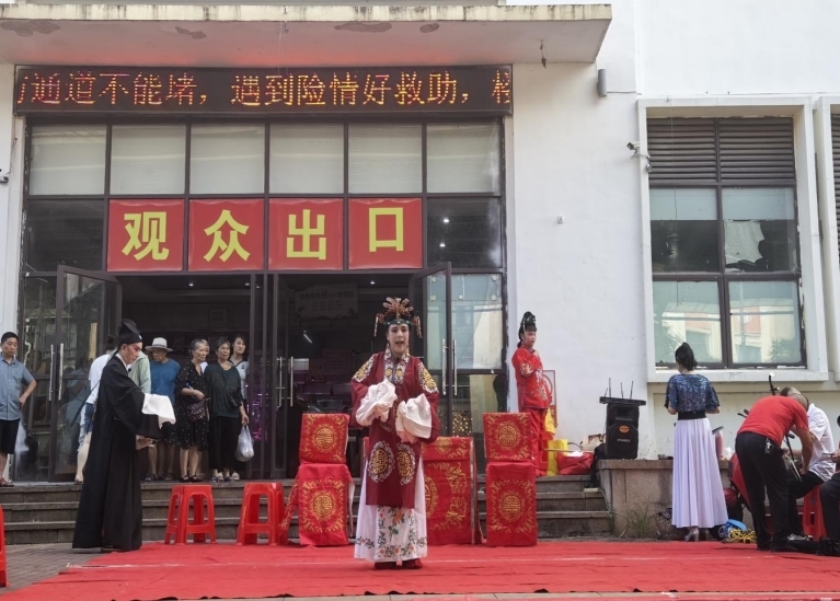 南昌县银三角街道:晨风佐“酒”,万湖集市“醉”热闹